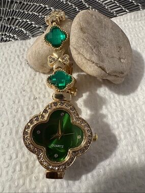 Gold-Tone Women's Bracelet Watch with Green Clover Dial